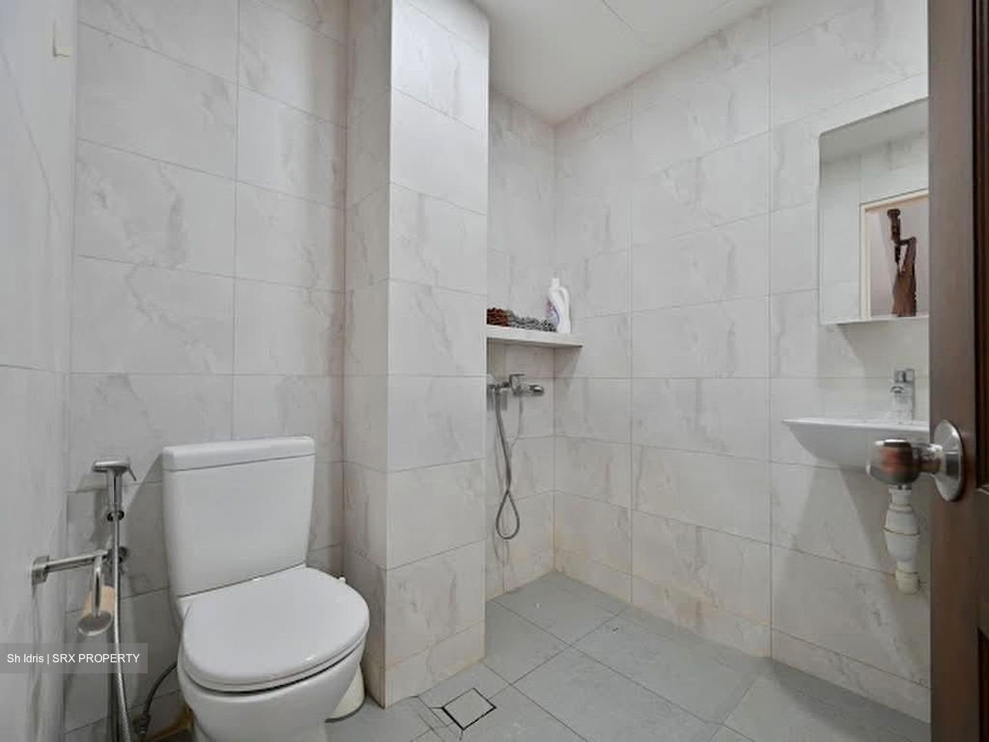 Loyang Court (D17), Terrace #570589651